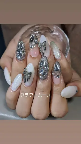 ネイル フラワー ムーンのネイルデザイン