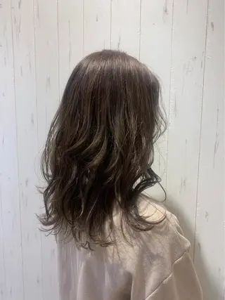 セミロング パーマ ブーゲンビリア所属・この春卒業の方限定 ダブルカラー限定のヘアスタイル