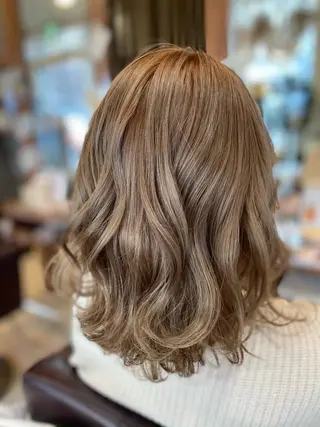 ミディアム 加藤 実穂のヘアスタイル