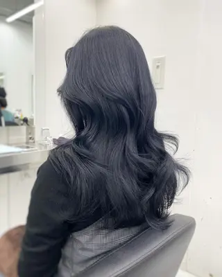 ロング カラー 韓国暗髪🇰🇷レイ ヤー🤍THREEのヘアスタイル