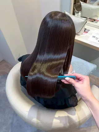 ミディアム ツルガイ ミオのヘアスタイル