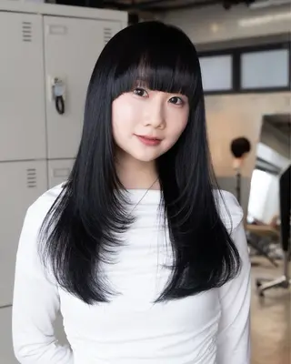 ロング レイヤーカット/ 前髪顔周りカットのヘアスタイル