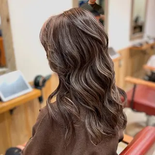 カラー Kana .のヘアスタイル