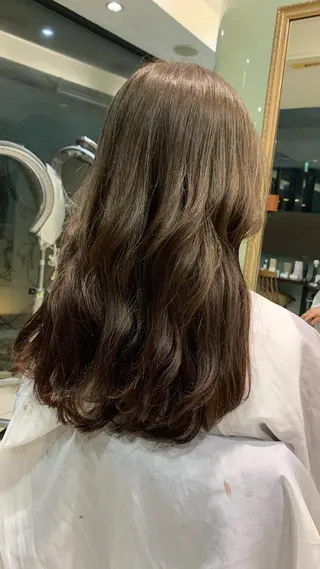 セミロング タンバルモリパーマ 礒井メンキのヘアスタイル