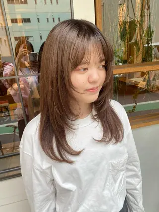 セミロング カラー ENIF ヤマグチアツコのヘアスタイル