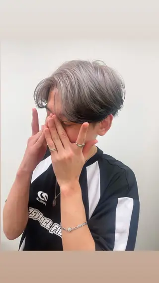 カラー ユイ☆ハイトーン ☆ブリーチデザインのヘアスタイル