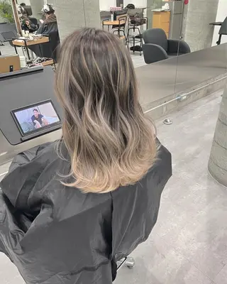 セミロング カラー 艶髪✨ブリーチ職人 井手正康のヘアスタイル