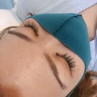 マツエク・マツパ 原 麻耶のヘアスタイル