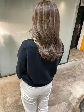 セミロング カラー ハイライトが 得意なニキです😊のヘアスタイル