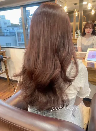 ロング カラー レイヤーカット、 大人可愛い 中村美羅のヘアスタイル