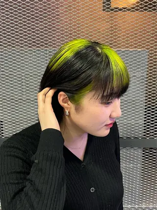 ショート カラー 手塚 由佳のヘアスタイル