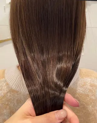 ミディアム 髪質改善 / 透明感 カラー / 冨成のヘアスタイル