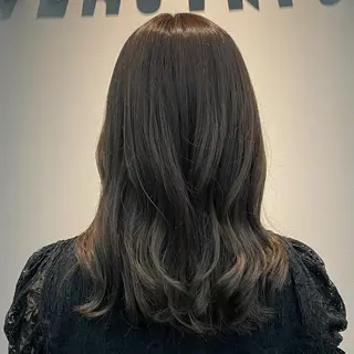 ロング カラー ひなた あゆみのヘアスタイル