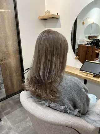 セミロング カラー Seina セイナのヘアスタイル