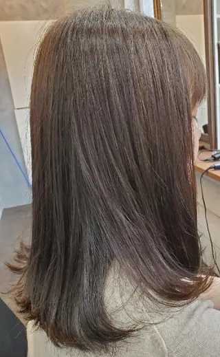 セミロング カラー S. ERIのヘアスタイル