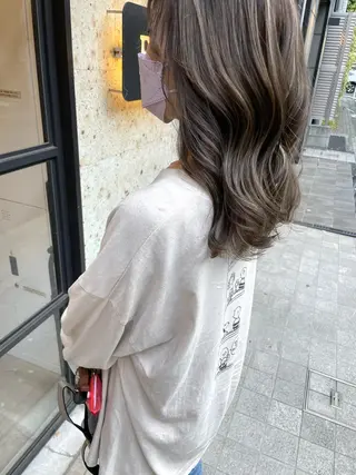 セミロング カラー ハイライトが 得意なニキです😊のヘアスタイル