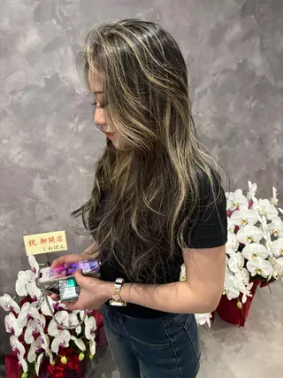 ロング カラー nameless髪質 改善ブリーチ心斎橋のヘアスタイル