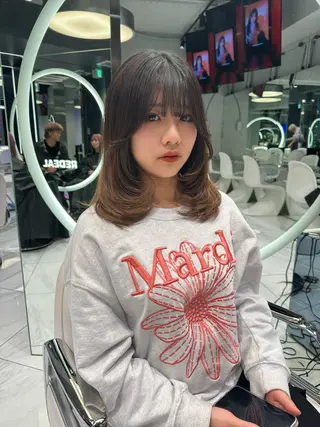 ミディアム REDEAL SHIBUYA所属・maya/レイヤー カット/ミインパーマのヘアスタイル