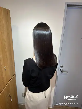 ロング シオン/艶髪/ グレージュカラーのヘアスタイル