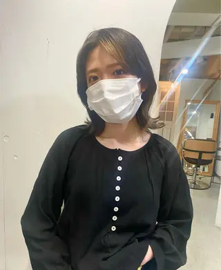 ミディアム ミルクティーベージュ outaのヘアスタイル