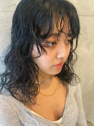 ミディアム パーマ Yahiko ハイトーンのヘアスタイル