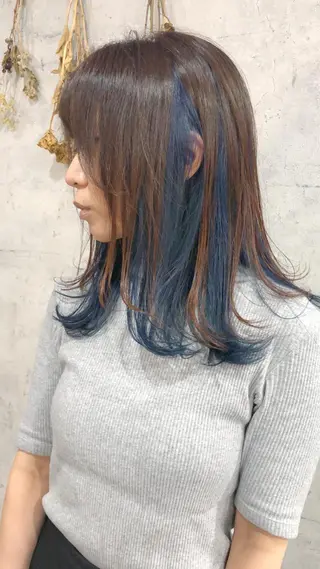 セミロング カラー タカハシ ユウキのヘアスタイル