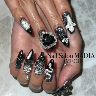 ネイル MADIA藤沢所属・MADIA MEGUのネイルデザイン