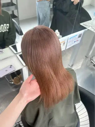 ミディアム あやめ🪽 オリーブ/ハイトーンのヘアスタイル