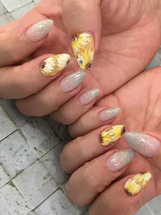 ミディアム NAILSALON 🍔Timna🍟のネイルデザイン