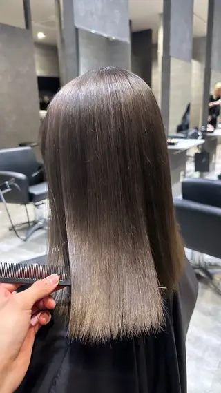 セミロング カラー _WHITE鳳店所属・_WHITE /藤田唯生のヘアスタイル