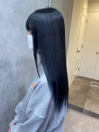 ロング カラー 室谷 侑奈のヘアスタイル