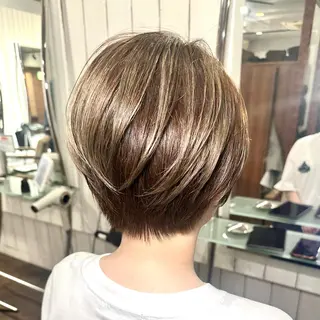 ショート カラー ヘアアレンジ MiU所属・韓国×髪質改善×美髪 縮毛矯正×レイヤーのヘアスタイル