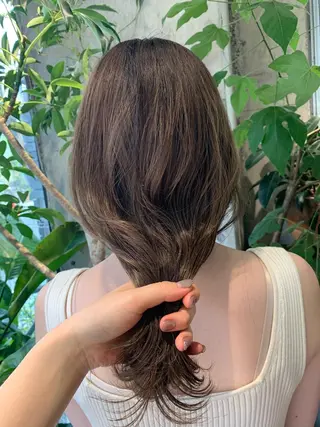 ミディアム レイヤー透明感カラー AIKAのヘアスタイル
