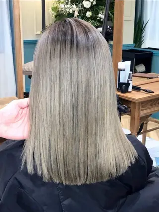 セミロング salowin 原宿 aroa所属・韓国／ハッシュカット ／透明感カラー／金野のヘアスタイル