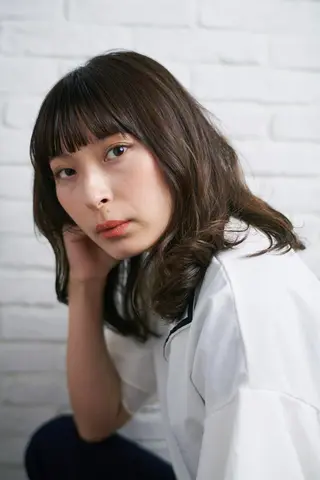 ミディアム カラー 井上 涼花のヘアスタイル