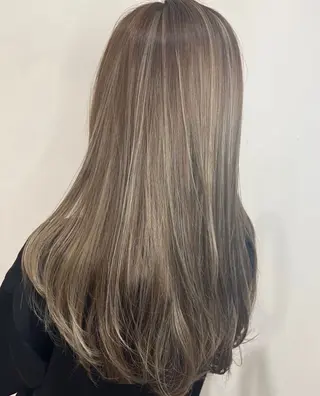 カラー 林 美月のヘアスタイル