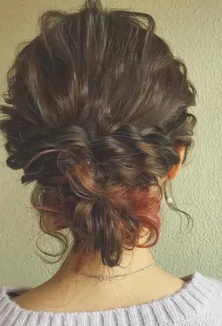 ミディアム カレンダー 弁天町Tomoのヘアスタイル