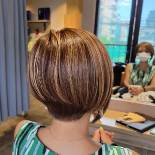 ショート alushe 岡 陽子のヘアスタイル