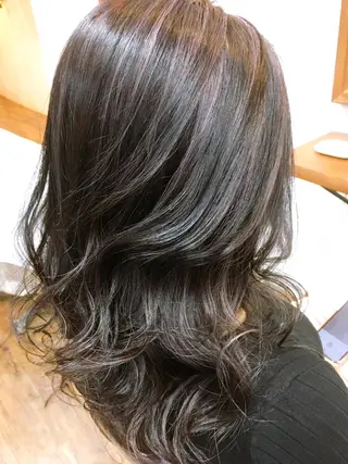 ロング カラー 塩崎 明菜のヘアスタイル