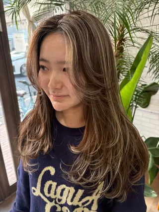 ロング coco terrace所属・海外風ハイライト CHIHIROのヘアスタイル