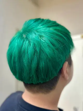 カラー 八馬 那由多のヘアスタイル