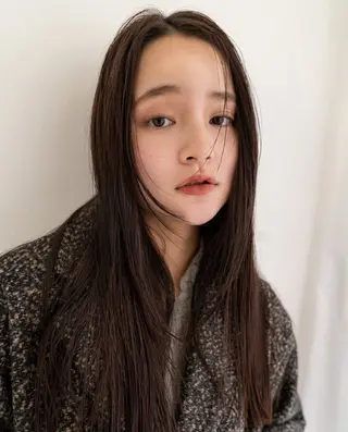 ロング 𝗿 𝗶 𝗶 ／ナチュラルカラーのヘアスタイル