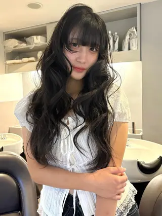 ロング ヘアアレンジ Yuna/ブリーチ ベージュ ヘアセットのヘアスタイル