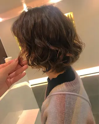 ショート カラー パーマ チーフデザイナー 若林 麻衣のヘアスタイル
