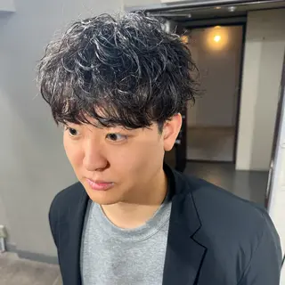 メンズ 表参道フェザーパーマ ニュアンスパーマのヘアスタイル