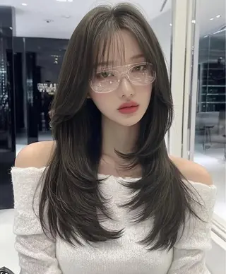 ロング 相澤 彩美のヘアスタイル