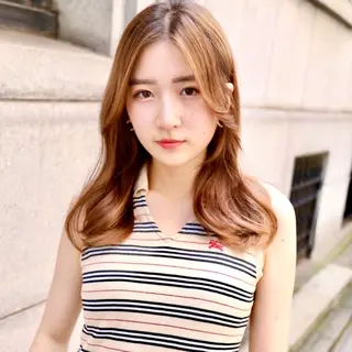セミロング カラー パーマ ヘアアレンジ ⭐️𝑭𝑰𝑳𝑴𝑶𝑹𝑴𝑨𝑳𝑬⭐️【フィルモルメール】所属・【トレンド🤍 艶カラー】yoshiのヘアスタイル