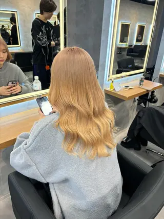 ロング カラー パーマ ヘアアレンジ 透明感ブリーチカラー 🌈TOMOHIROのヘアスタイル