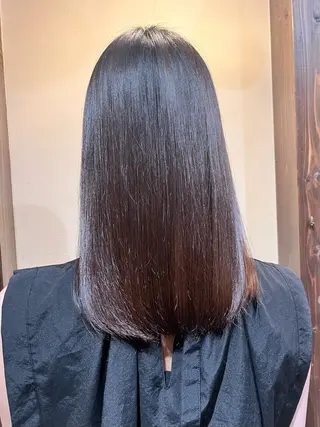 セミロング Luster Friends所属・まゆ | 艶カラー | ストレートのヘアスタイル