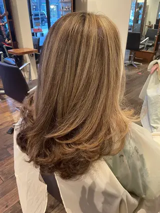 ロング AFLOAT SAYURIのヘアスタイル